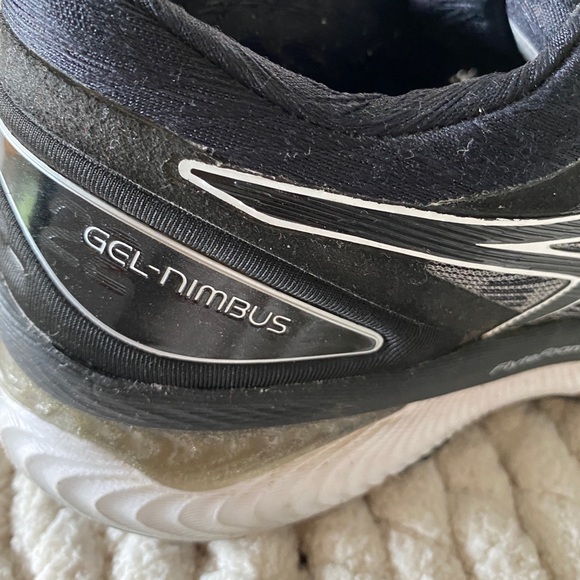 ASICS Women’s Gel Nimbus 22 Black and White Sneakers - Picture 9 of 9